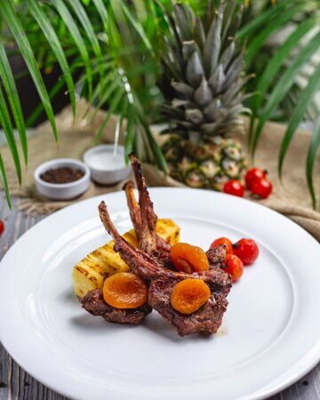 grilled-ribs-pineapple-tomato-spices-dry-apricot-side-view